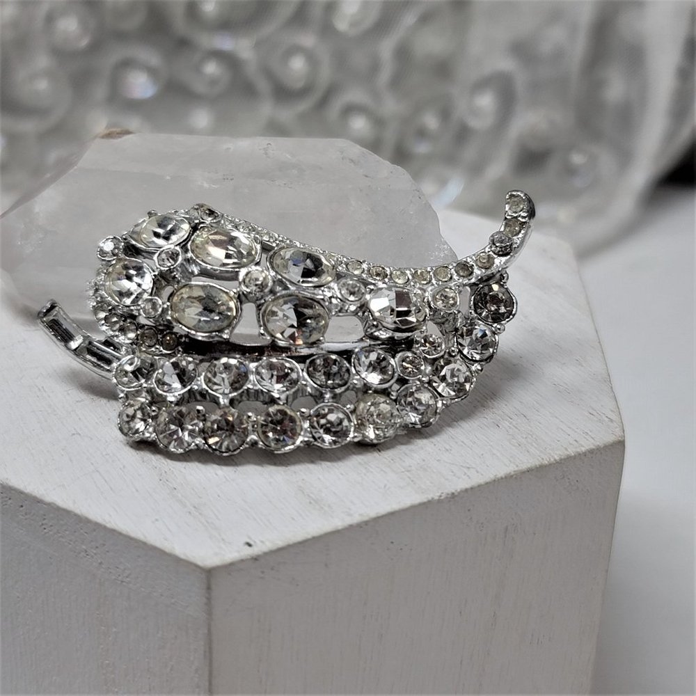 Vintage Rhinestone Brooch Pin Silvertone Oval N Rounds - Picture 2 of 7